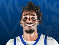 Aaron Bradshaw knocks down bucket