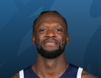 Julius Randle drops in a 3 from the wing