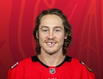 Tyler Bertuzzi lights the lamp