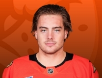 Leo Carlsson lights the lamp